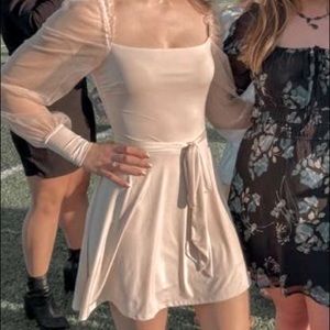 Lucy in the Sky. Ari long sleeve dress.